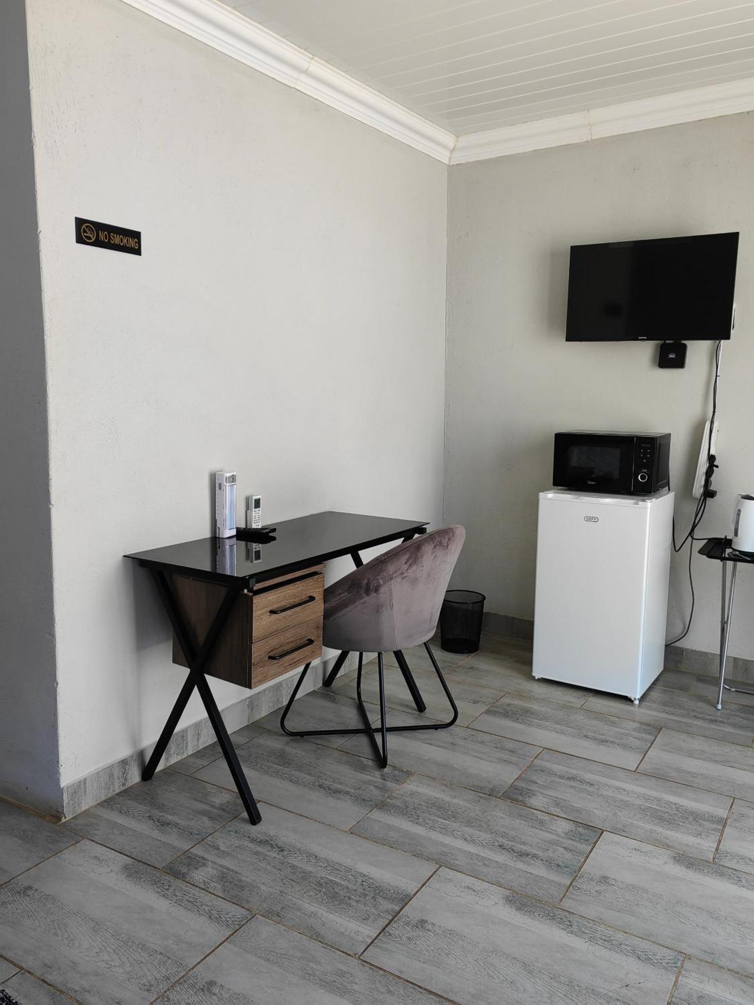 Back Of The Moon Guesthouse Kuruman Exteriör bild