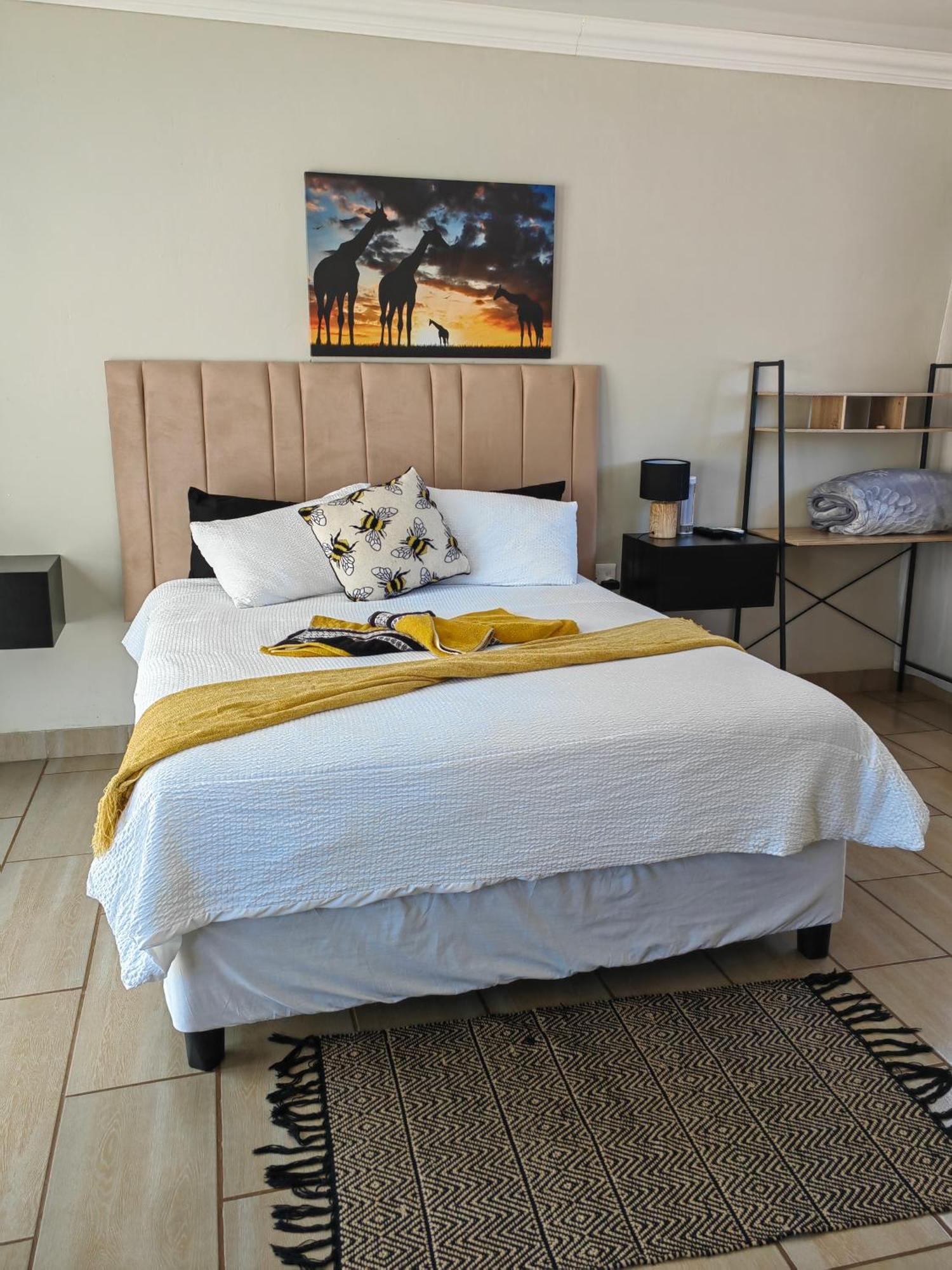 Back Of The Moon Guesthouse Kuruman Exteriör bild
